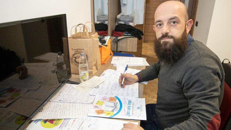 Papà disperato: «Solo qui a Modena posso salvare i miei figli. Devo trovare una casa»