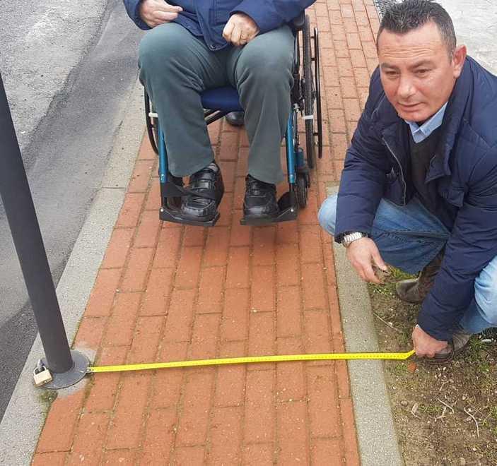Lavori alla chiesa di Rughi: marciapiedi inadatti ai disabili