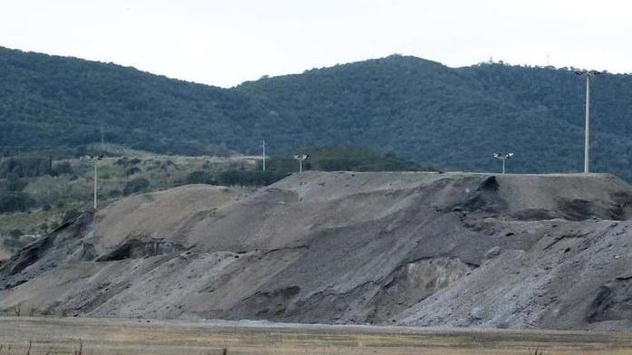 «Qui solo rifiuti siderurgici» Lettera del Comune al Demanio