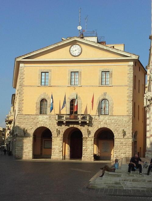 Il Comune di Grosseto assume 10 impiegati: selezione aperta a chi ha una qualifica 