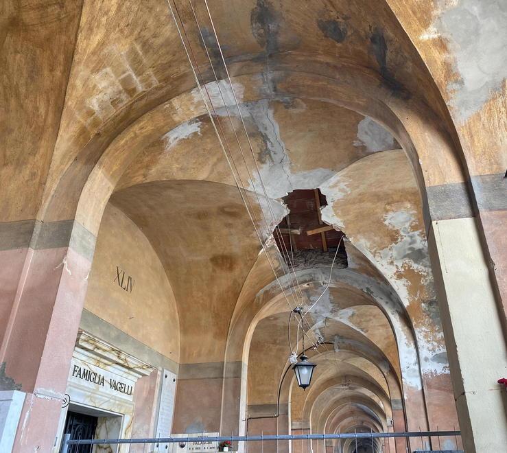 Cimitero monumentale sempre più nel degrado Crollata una volta