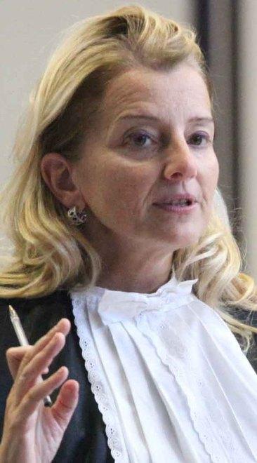 «Un incubo: mi ha violentata in macchina» 