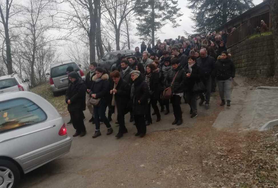 Una folla commossa per l’ultimo saluto al volontario Oscar