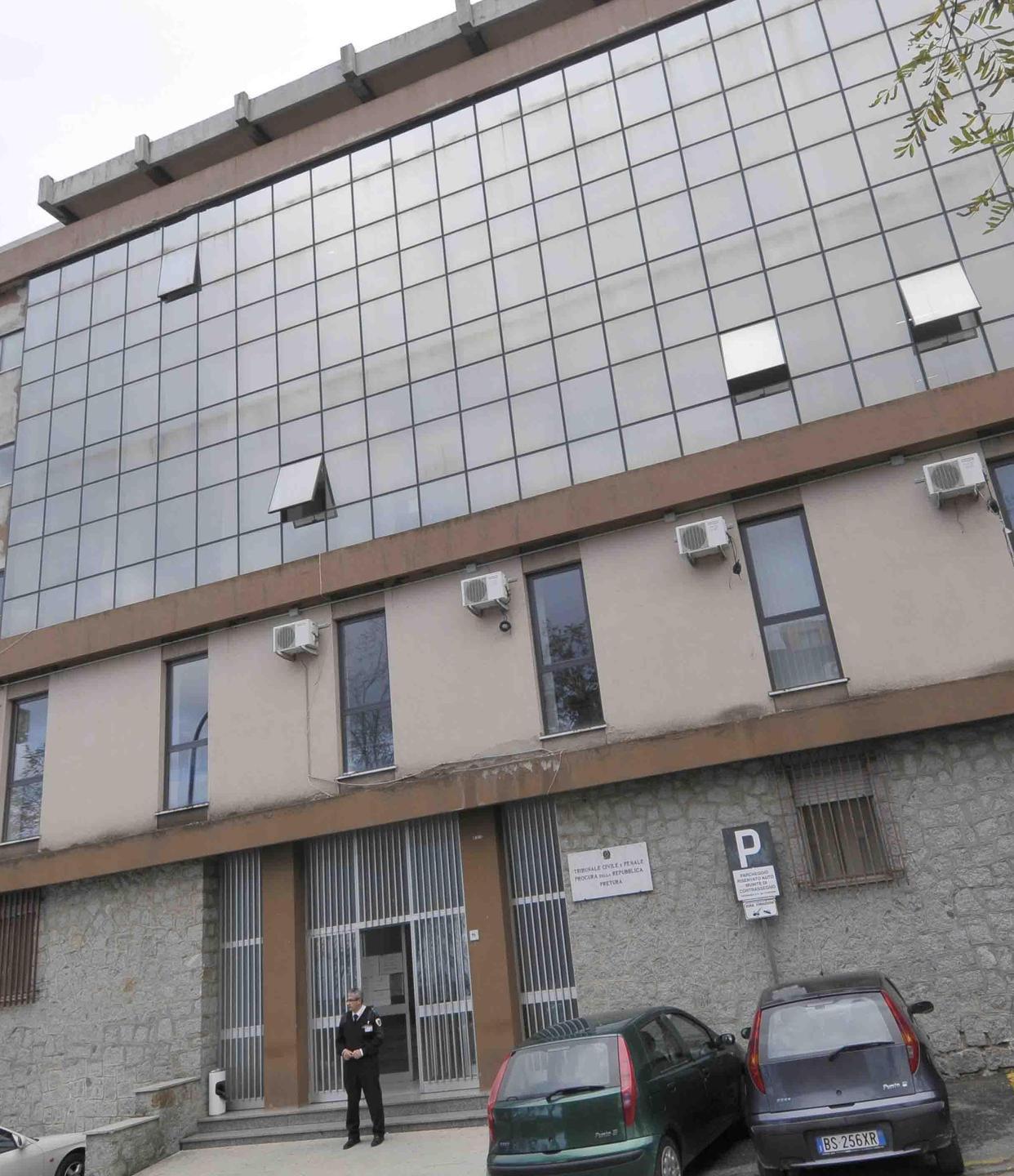 Abuso d’ufficio e appalti mezza giunta a processo 