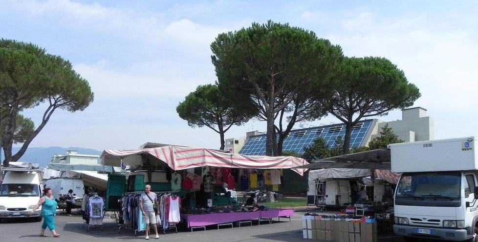 Ritorno del mercato in piazza, gli ambulanti sono divisi 