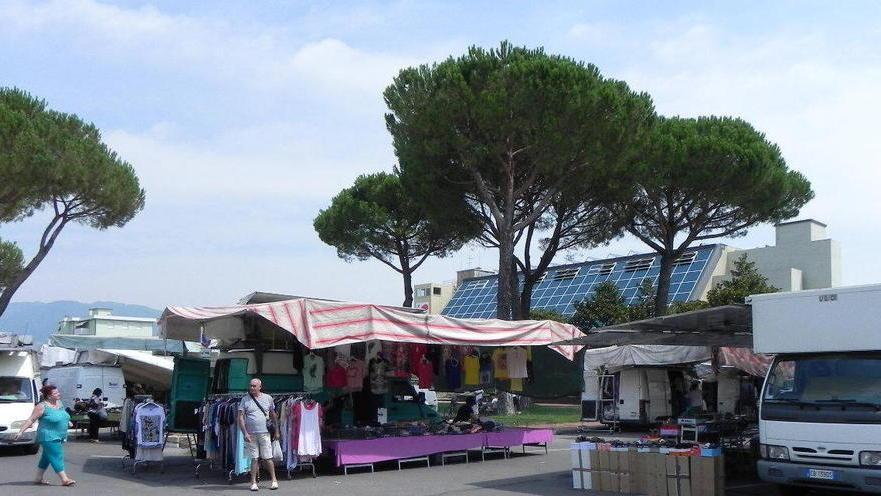 Ritorno del mercato in piazza, gli ambulanti sono divisi
