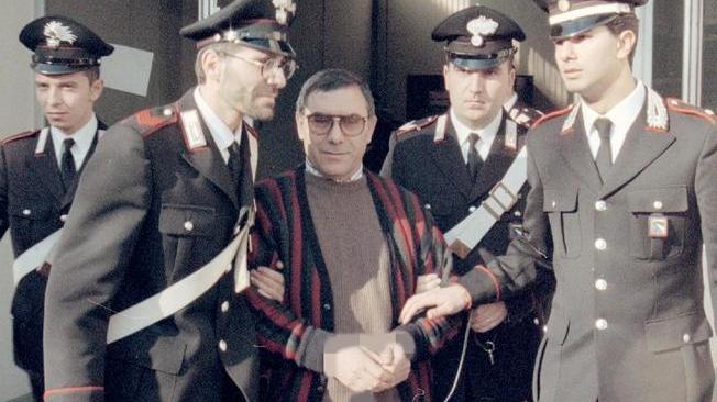 Il boss Bagarella aggredisce un agente in carcere a Sassari