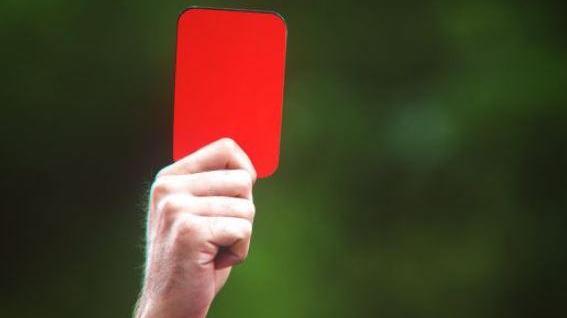 Tre giornate a Nencioni ed Elia. Multa per lancio di un...portafoglio