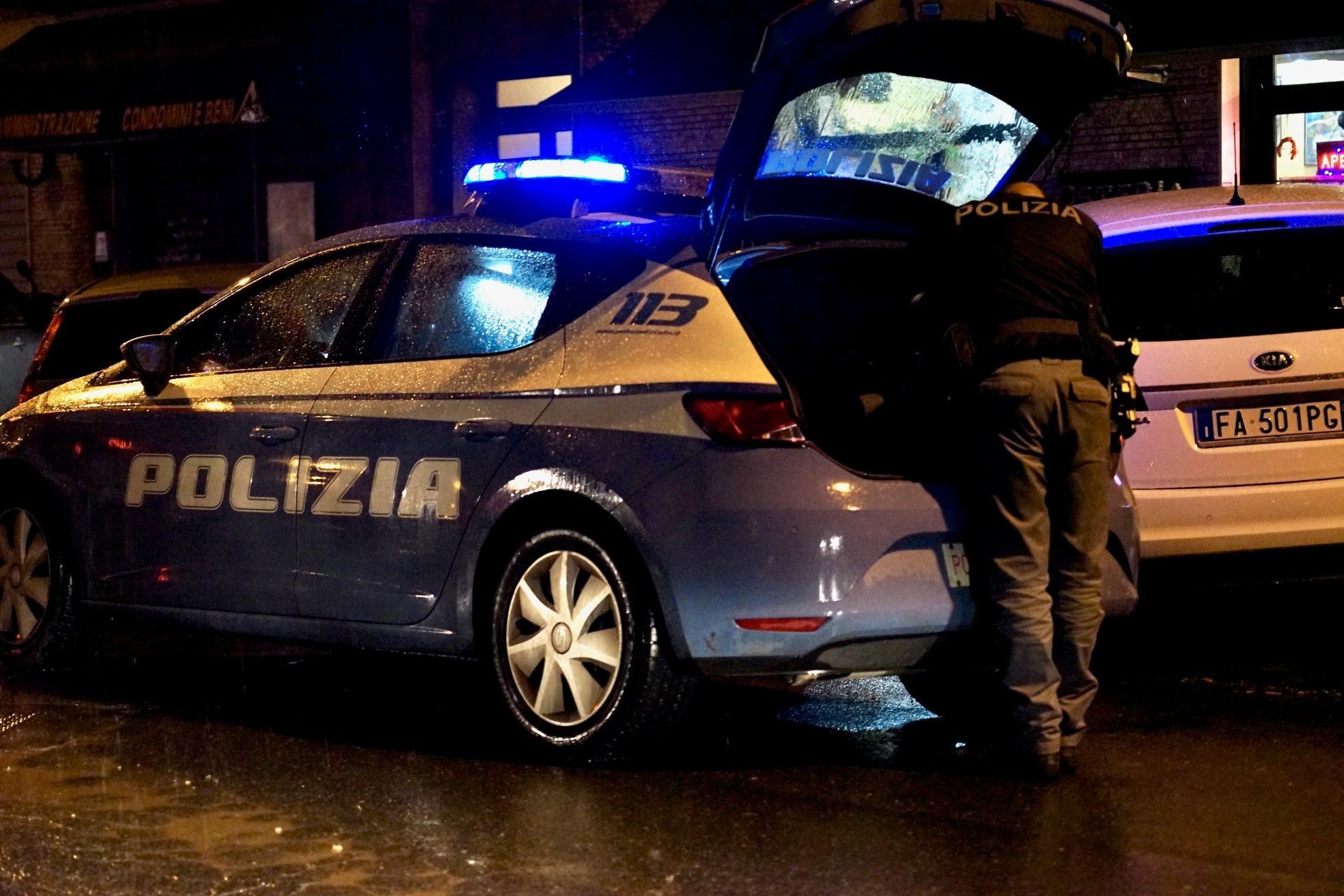 La polizia in via Donnini (foto Marzi)