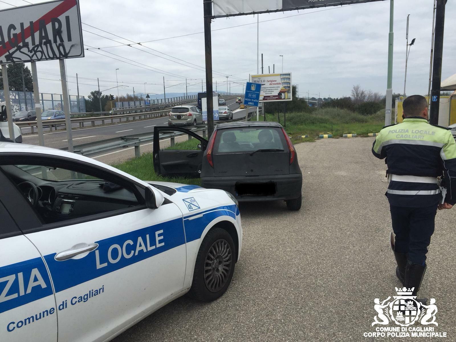 Cagliari, altera la targa dell'auto e non paga l'assicurazione: denunciato