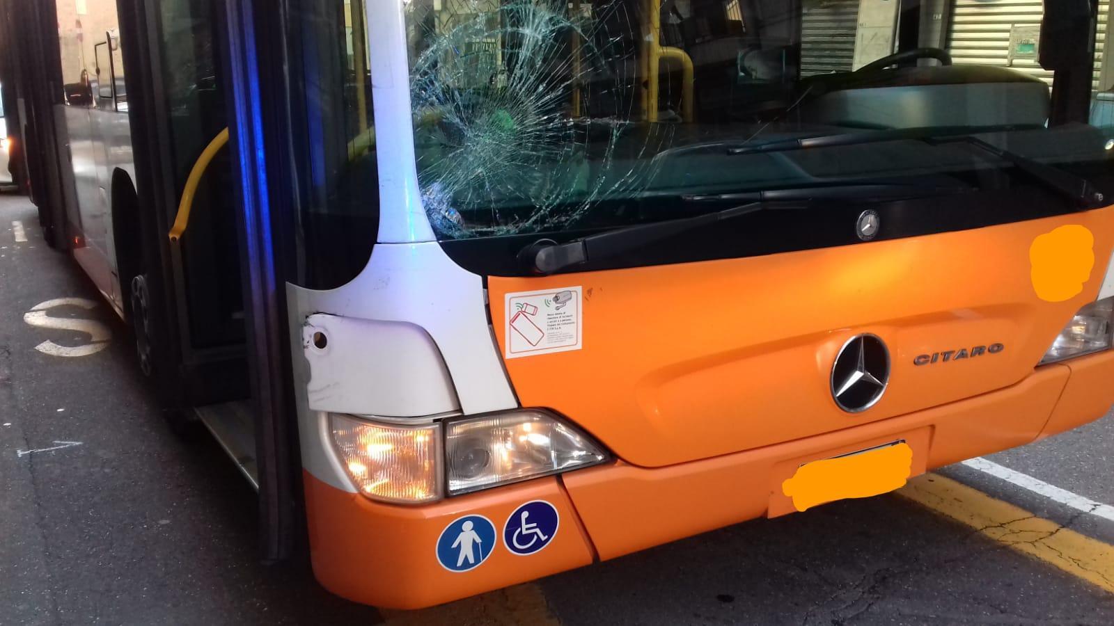 Cagliari, pedone investito da un pullman: è in ospedale 
