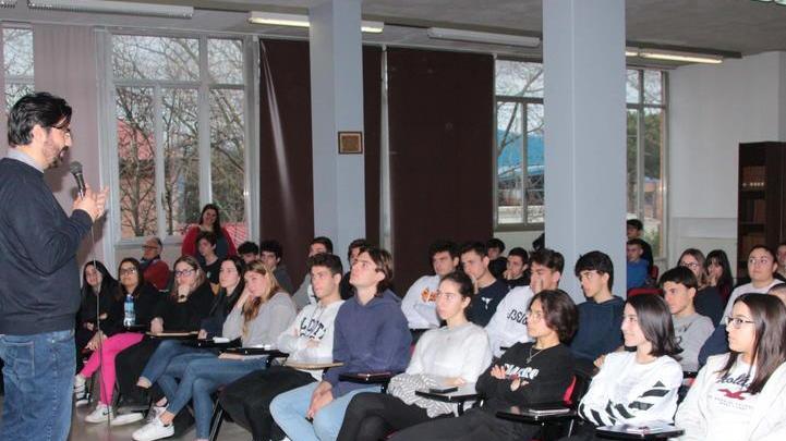 La storia di Elisa Pezzini arriva al Piaggia e scuote gli studenti