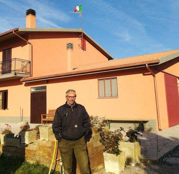 Dopo le macerie ecco la bandiera della rinascita 
