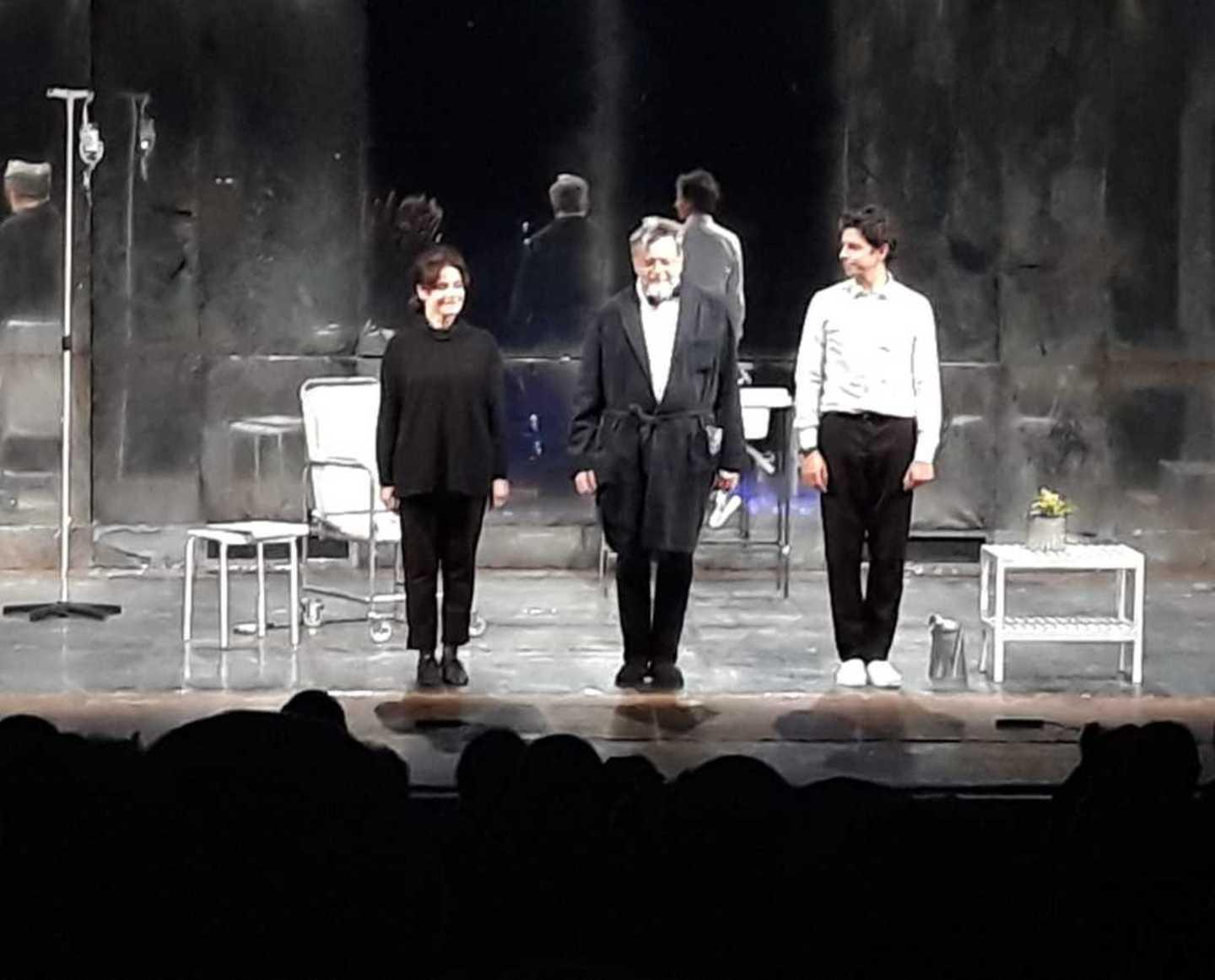 Spettacolo al gelo, gli attori ringraziano 