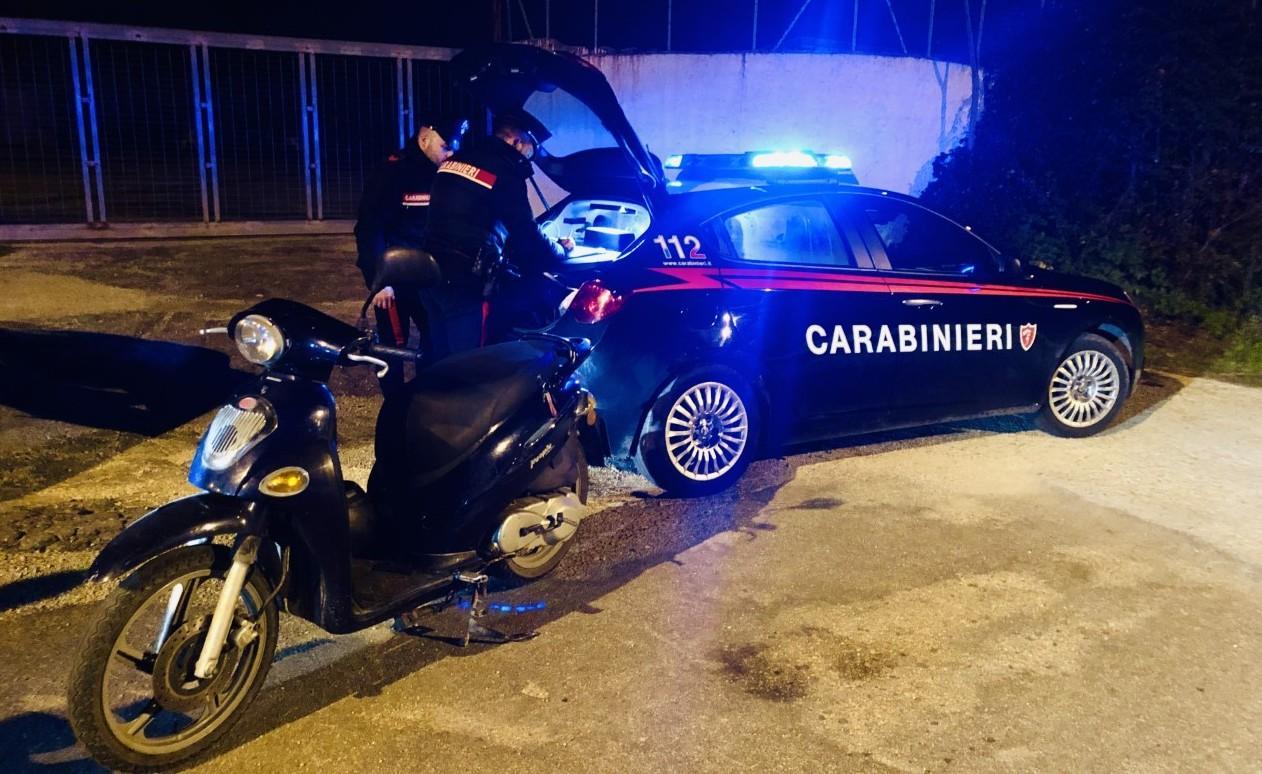 Furto in un deposito con la moto rubata 