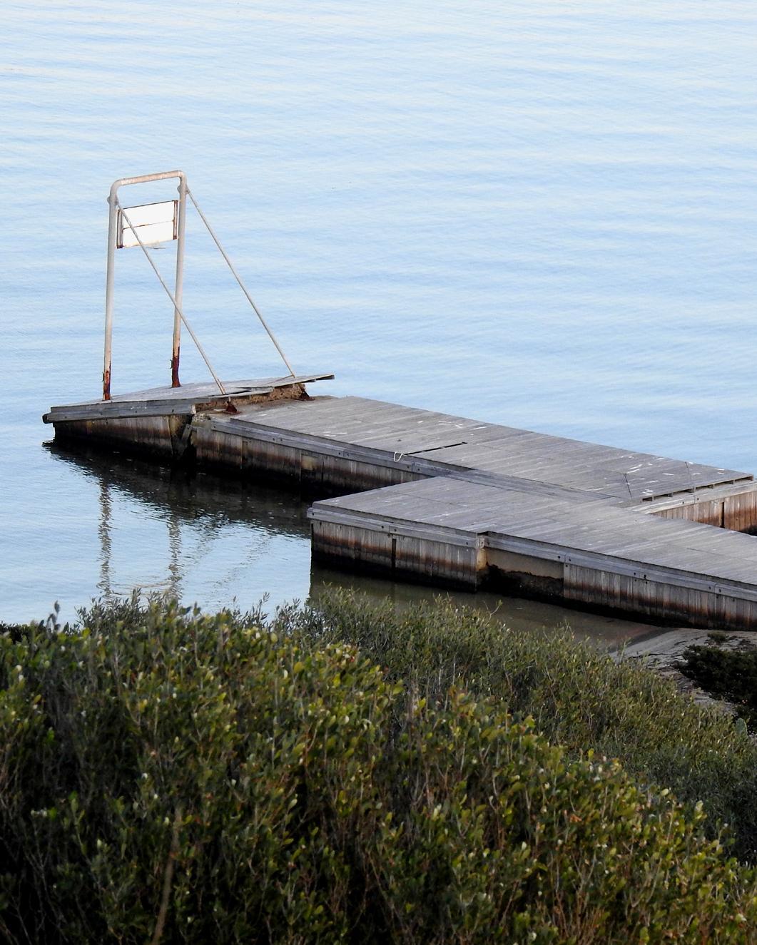 Crolla il pontile alla Caletta, acque interdette