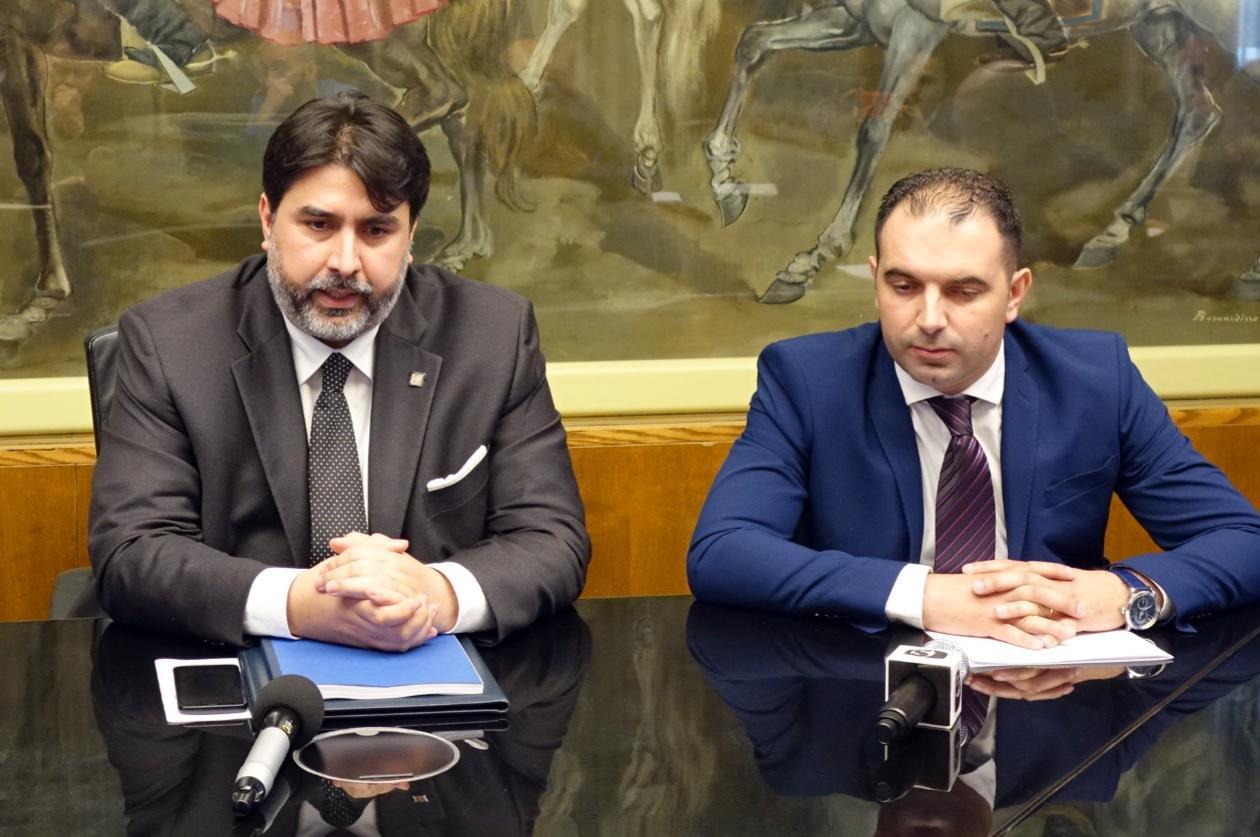 Il governatore Solinas e l'assessore ai trasporti Todde