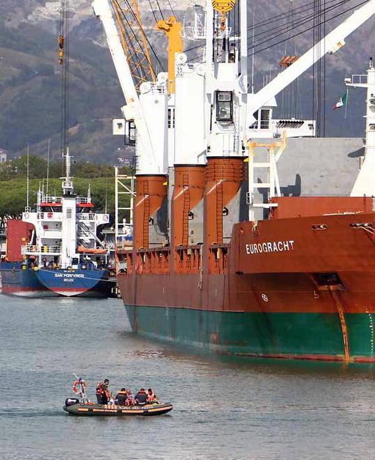 Navi in banchina al porto di Marina