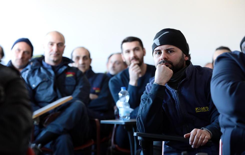 Vibac, i lavoratori con gli occhi lucidi: «Ci hanno spogliato della nostra dignità» 