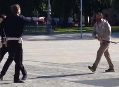 Tentò di frustare i vigili Rifermato in stazione danneggia gli uffici Polfer