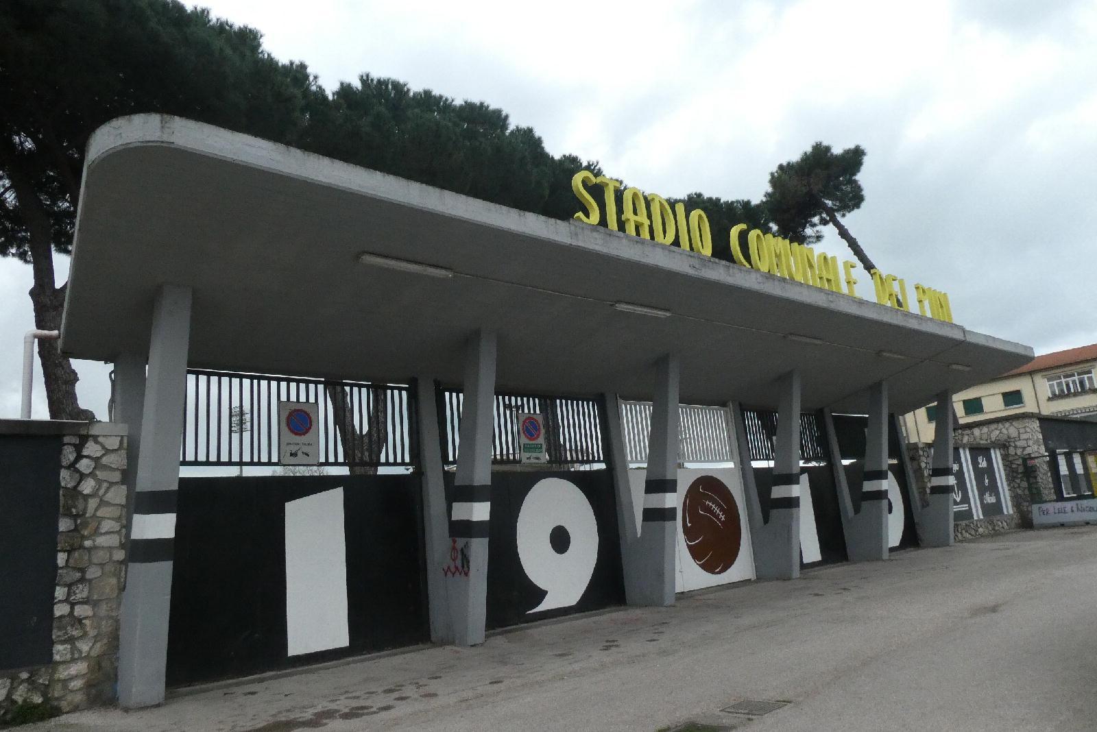 Uno degli ingressi dello stadio dei Pini di Viareggio