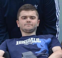 Folla ai funerali di Niccolò, lo studente disabile morto dopo una caduta