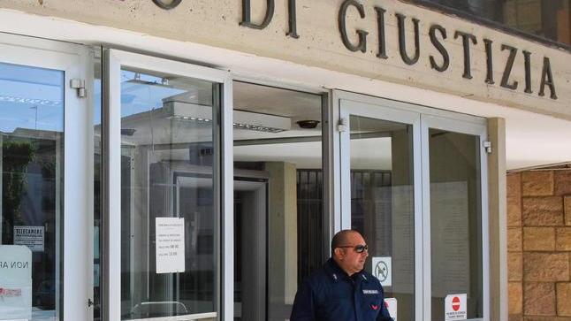 Ricatti ai due clienti dopo i rapporti sessuali «Vittime credibili»
