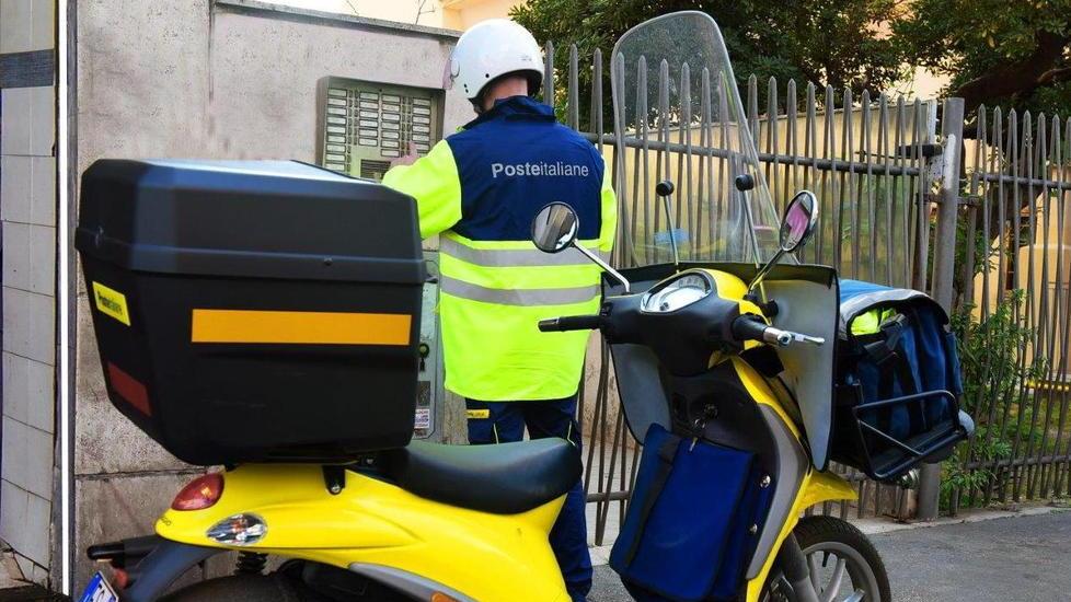 Undici motocicli Euro 4 in servizio: più ecologica la consegna della posta