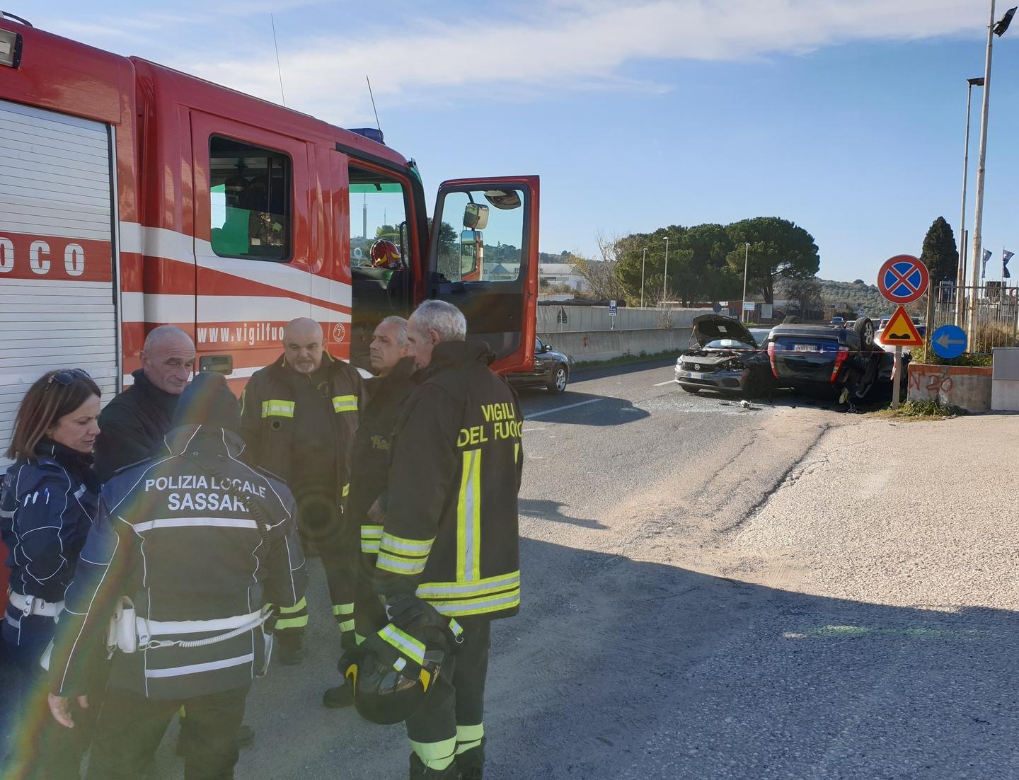 Schianto tra auto sulla strada per Alghero: ferite due donne