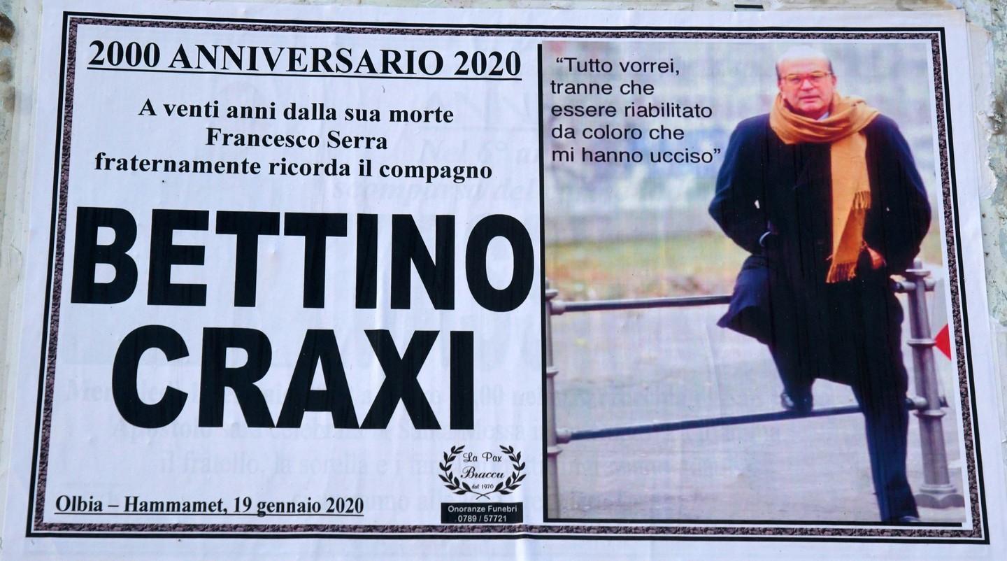 Il necrologio per Bettino Craxi apparso nelle vie di Olbia