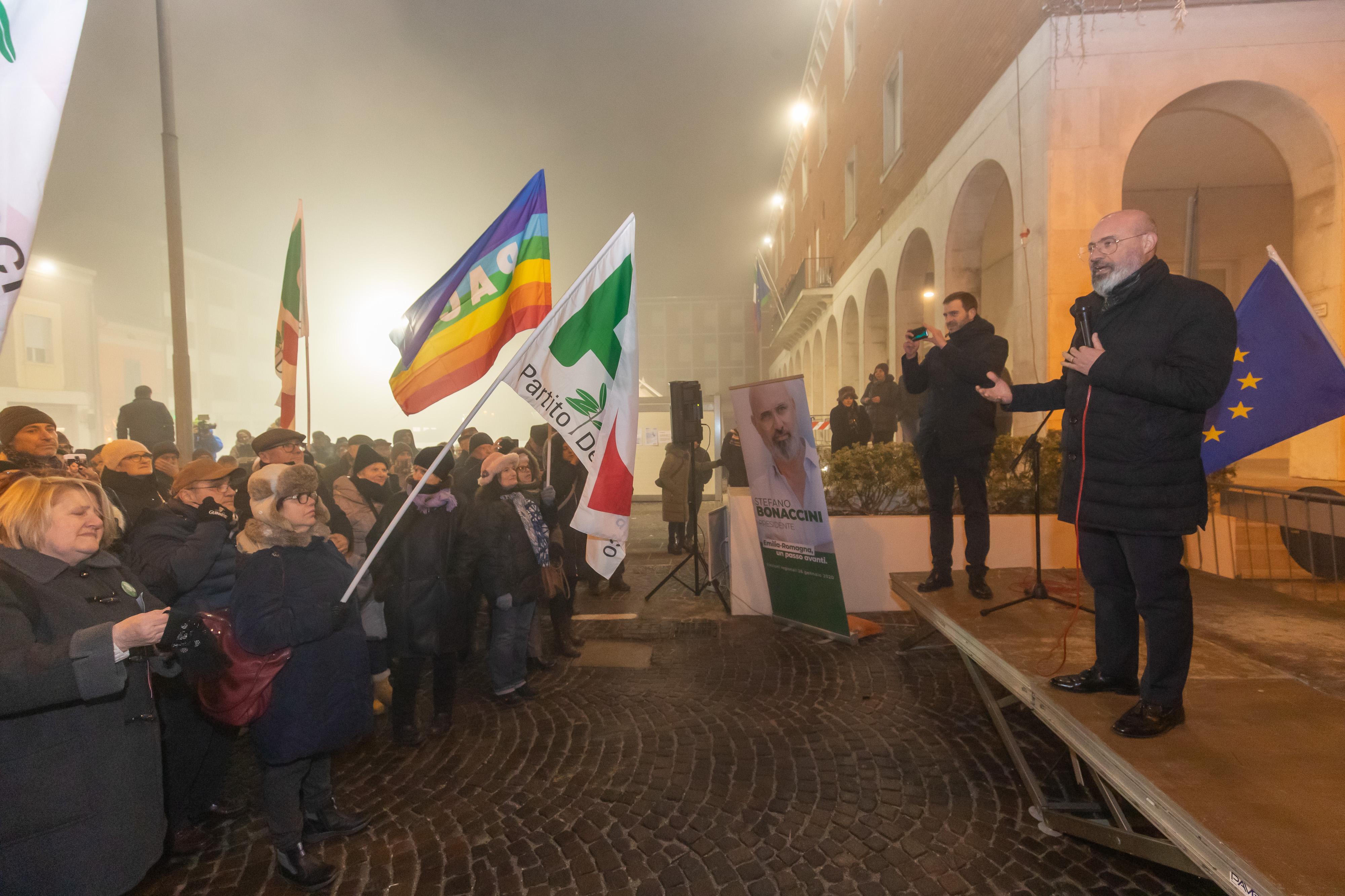 Bonaccini  continua il tour in Emilia Romagna «Borgonzoni cancellata dalla campagna» 