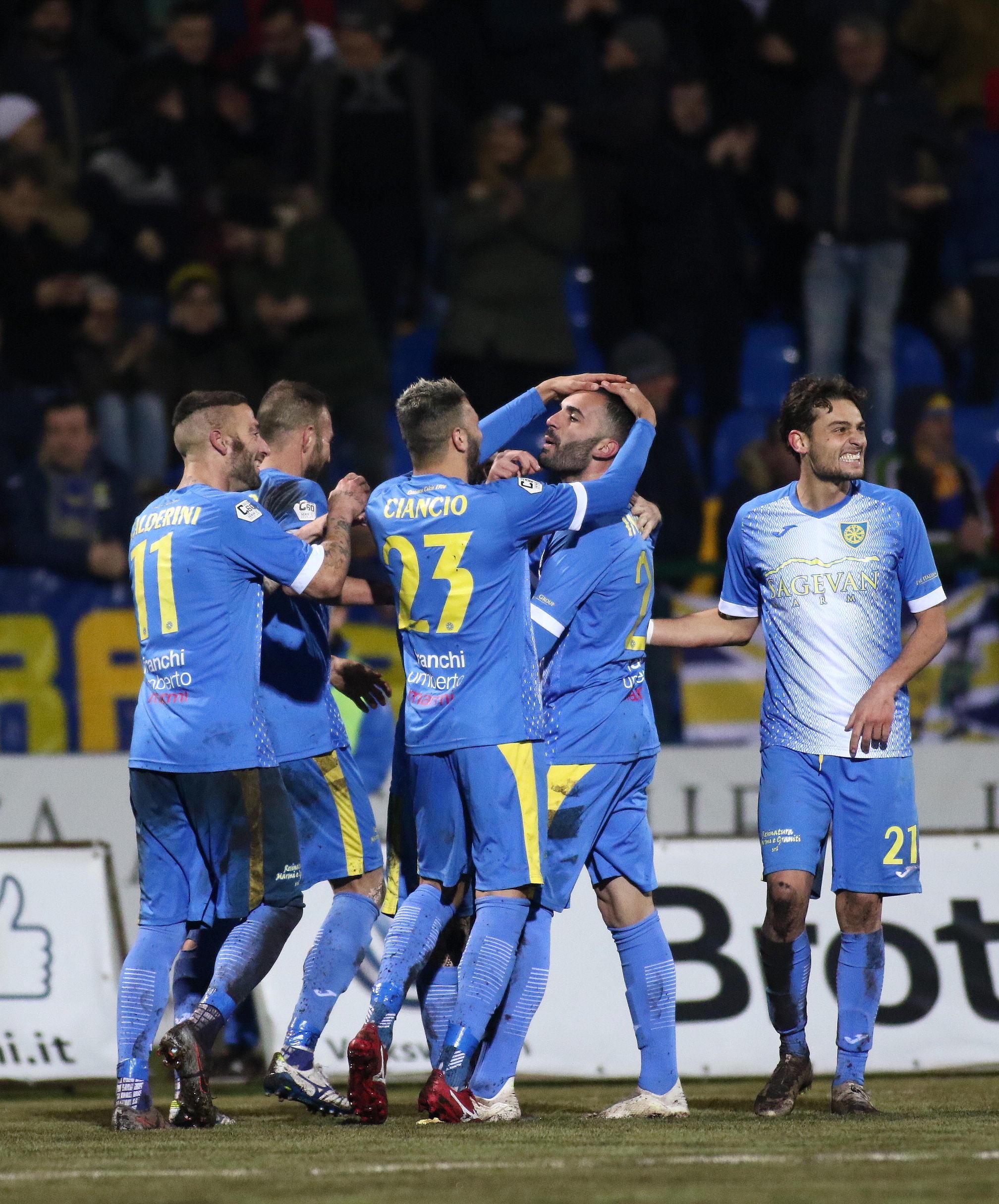 Gli azzurri esultano dopo il terzo gol segnato da Infantino