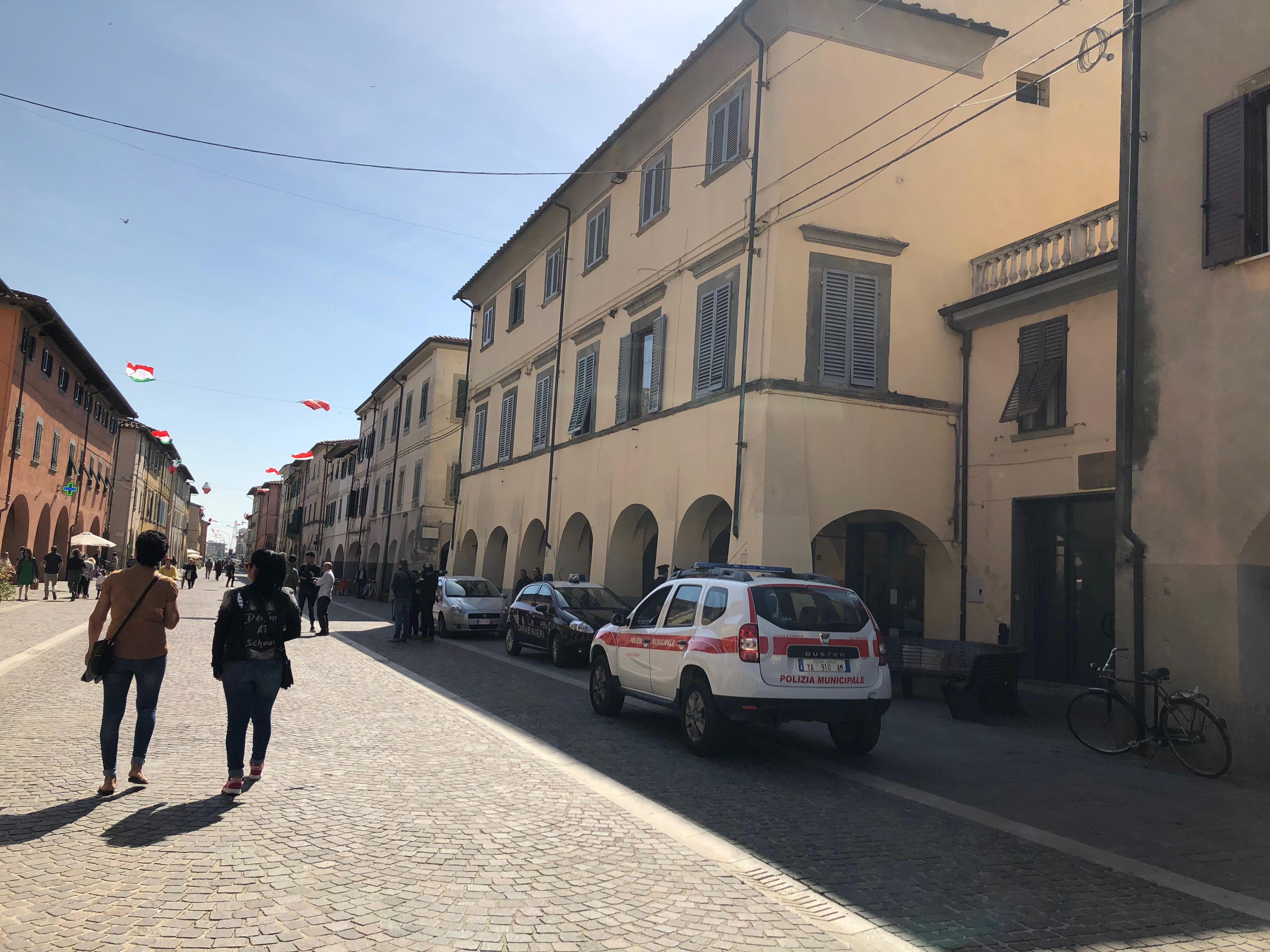 Il palazzo del municipio di Cascina in corso Matteotti