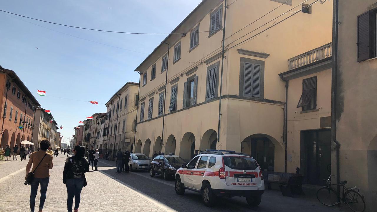 Il palazzo del municipio di Cascina in corso Matteotti