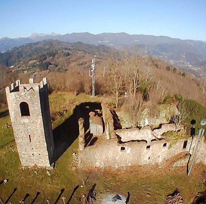L’antica chiesa riemersa senza tetto: Montecatino come San Galgano 