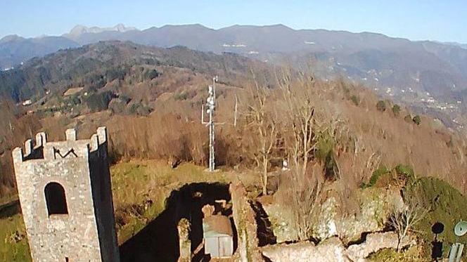 L’antica chiesa riemersa senza tetto: Montecatino come San Galgano