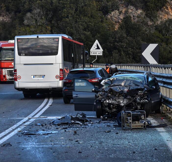 Schianto mortale sulla E78 Domani le analisi sui corpi 