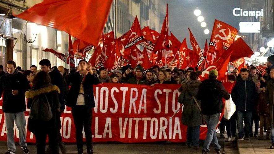 Il Partito Comunista in corteo dal Goldoni 99 anni dopo