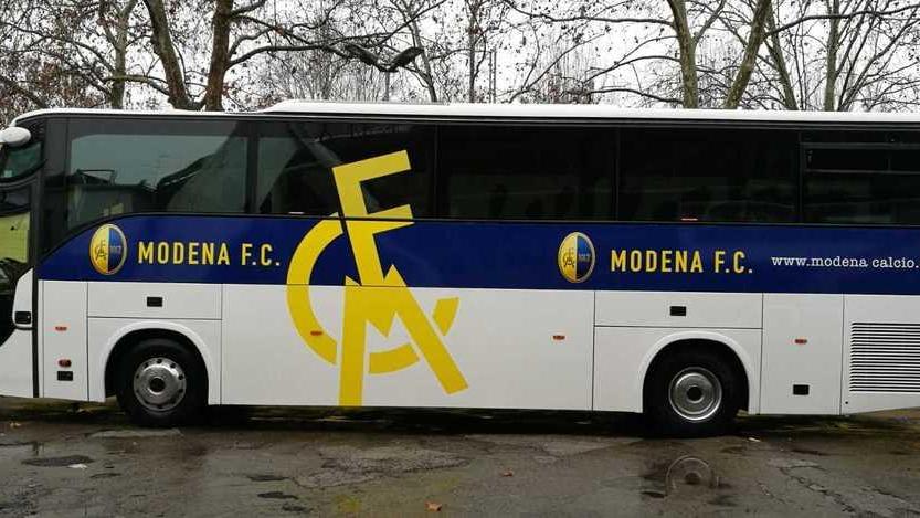 Bus griffato gialloblù da Saca
