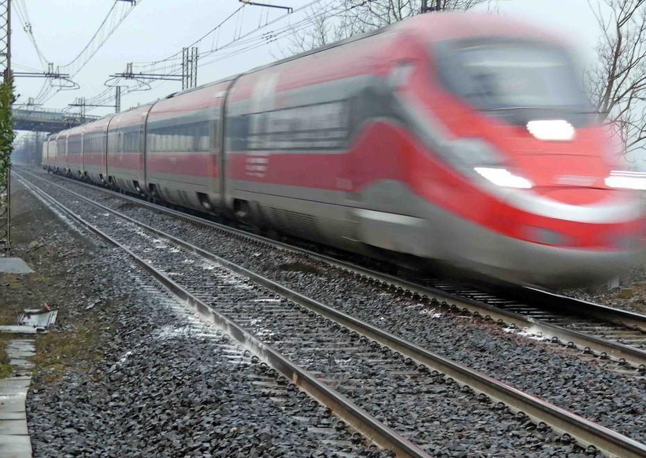 Anziana muore sotto al treno