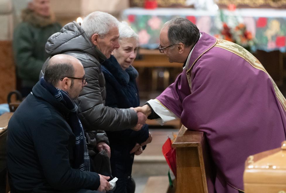 «Una persona bella e sincera» Lacrime per il ristoratore 