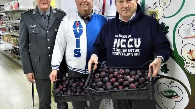 Mozziconi in cambio di frutta Un aiuto per Il Mantello
