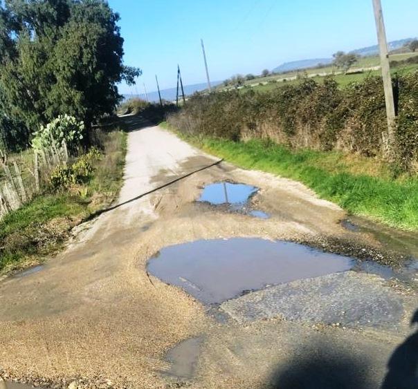 «Strade rurali costellate di buche il Comune di Ozieri intervenga»