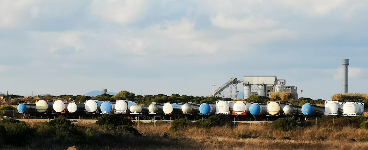 Via le autobotti dal centro intermodale 