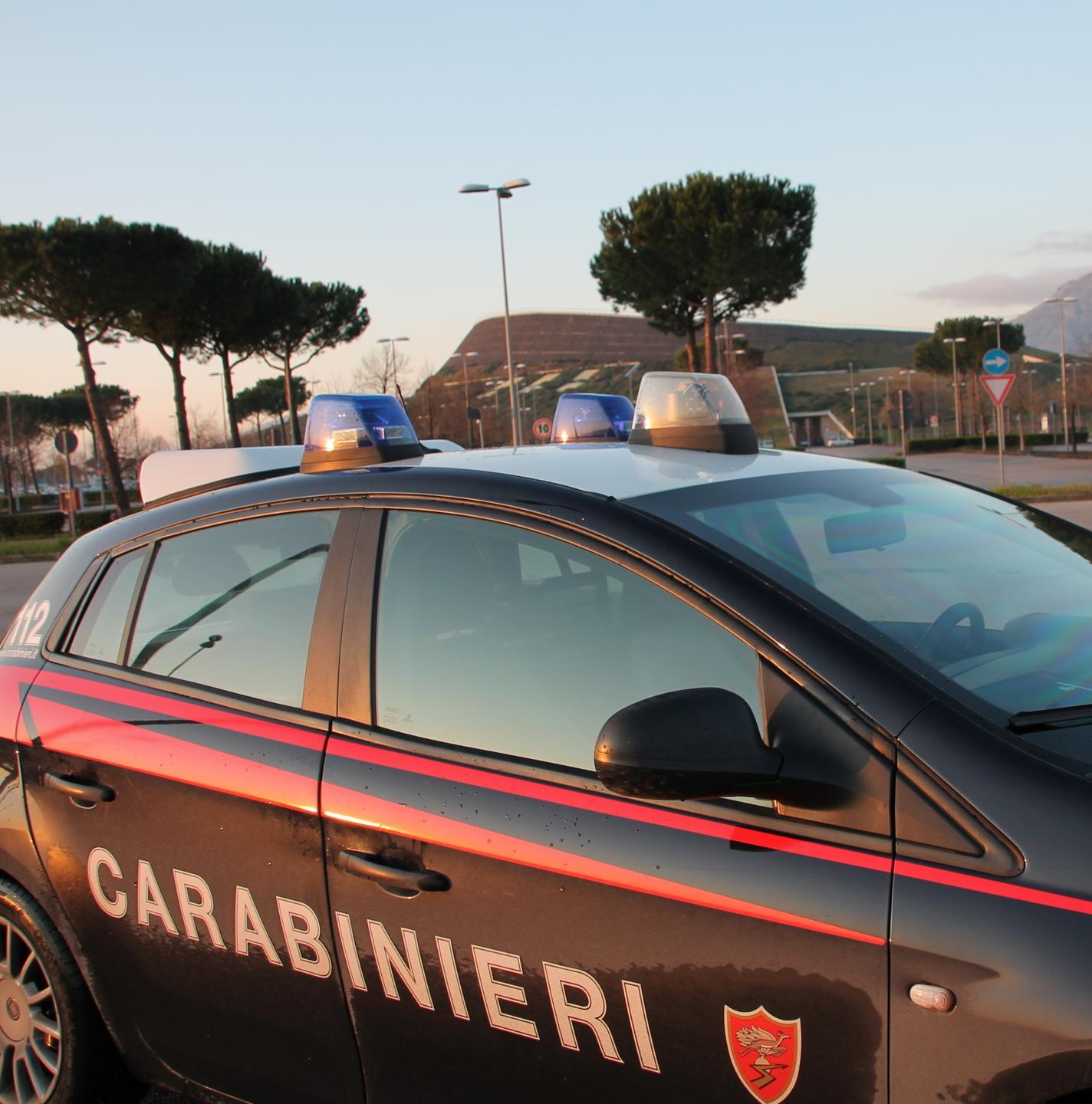 Nonnino “evade” da casa per una serata al night 