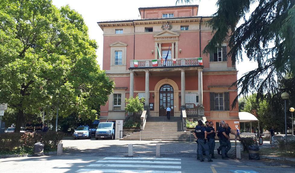 Due piazze per Bibbiano La Lega e le Sardine distanti solo 230 metri 