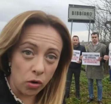 Meloni, blitz a sorpresa «Noi, i primi a venire qui» 