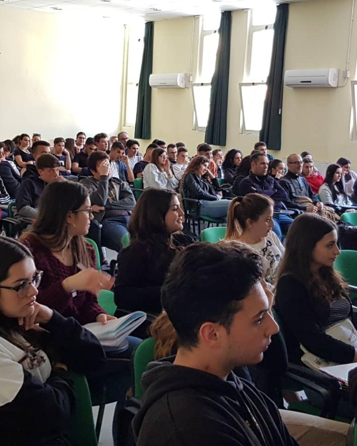 Legalità, stili di vita e salute: tanti progetti al tecnico Ferracciu 
