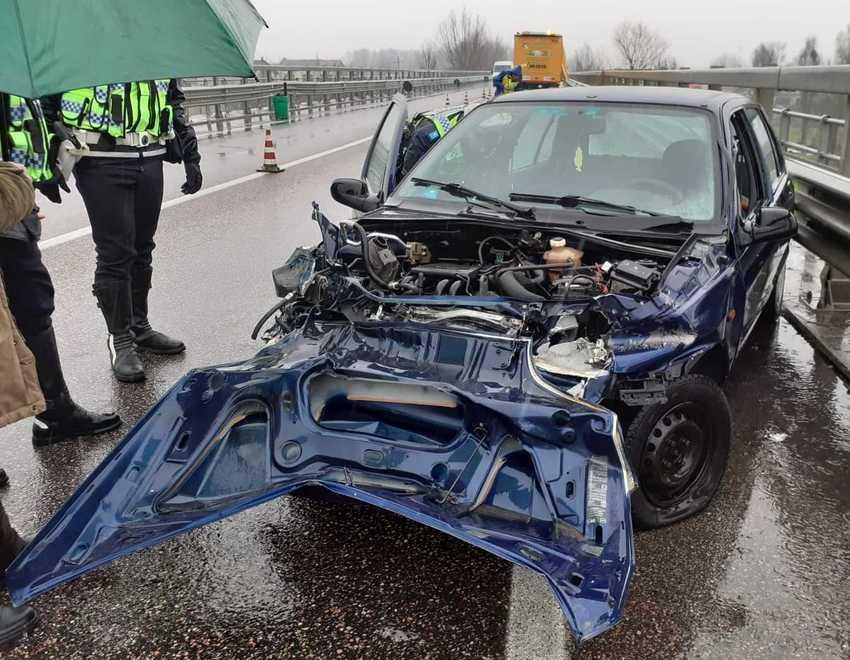 Auto sbanda, due feriti