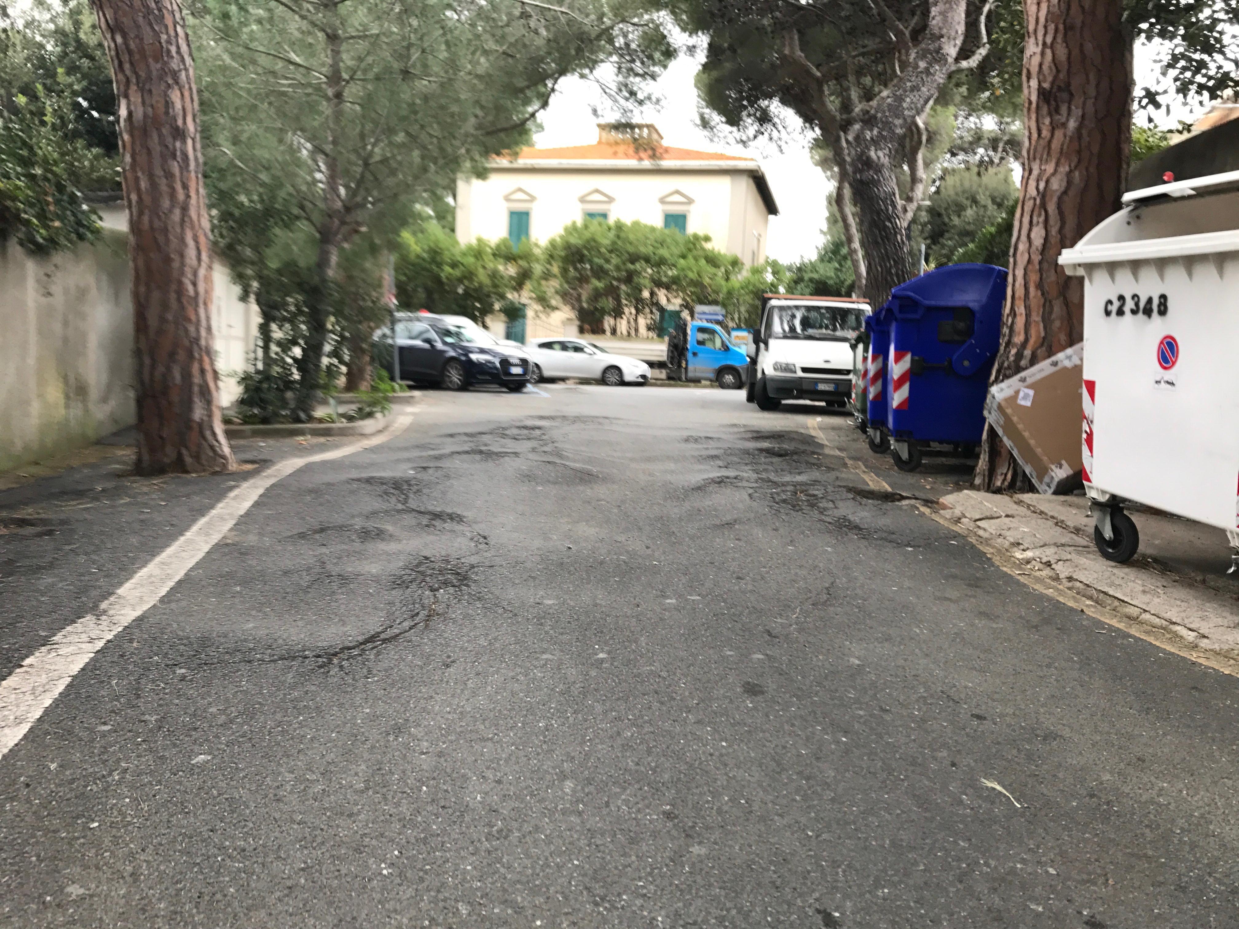 Un solo pass a famiglia nella Ztl e chi ha un passo carrabile deve parcheggiare in garage 